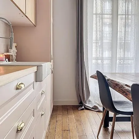 Cute Montmartre Apartament Paryż